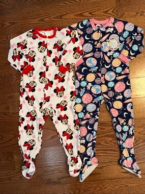 Size 5t girls bundle of 2 footed, full-zip pajamas. Outer space and Minnie Mouse